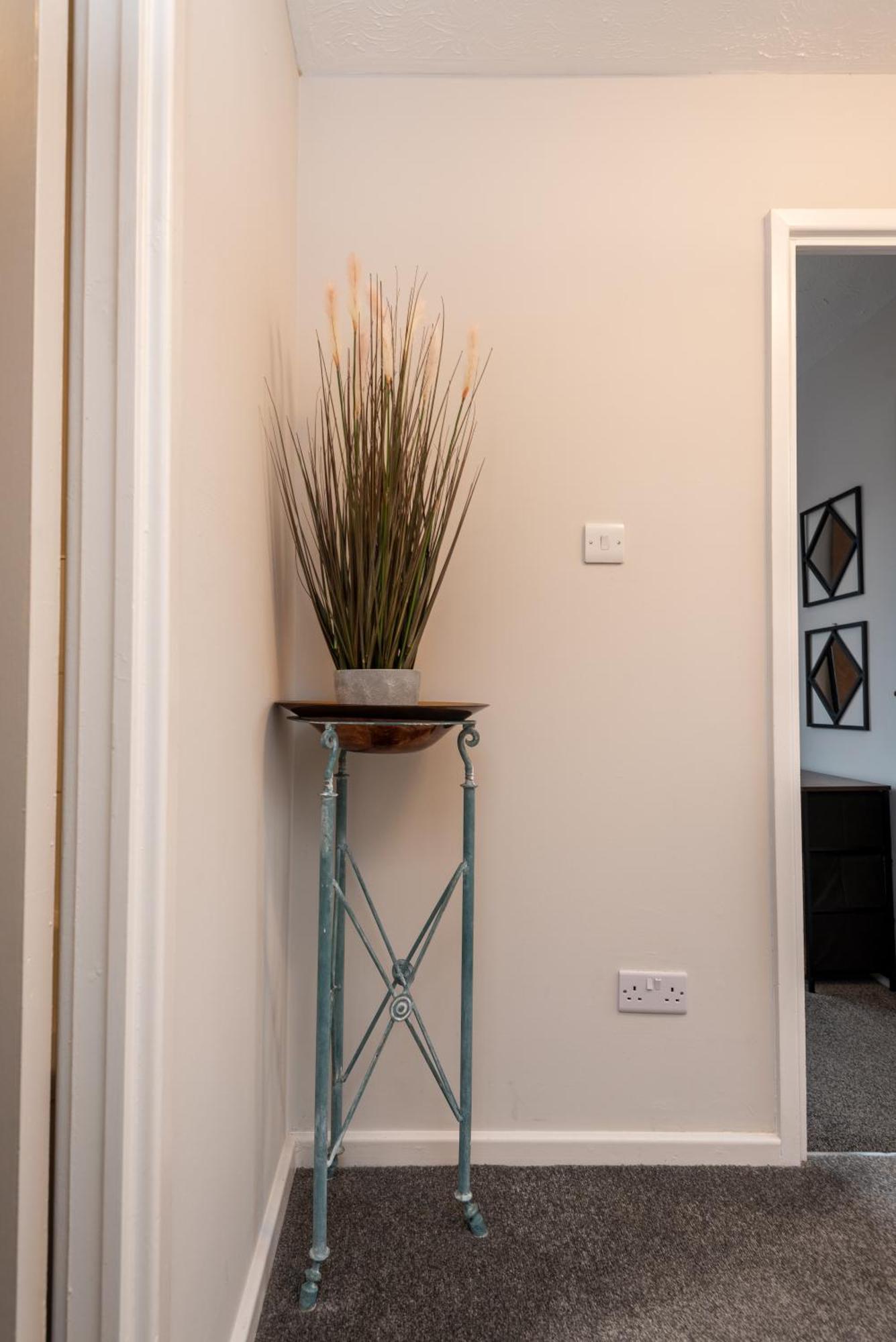 Worcester Fabulous Cherry Tree Mews Self Check In Dogs Welcome By Prior Arrangement , 2 Double Bedrooms ,Super Fast Wi-Fi, With Free Off Road Parking For 2 Vehicles Near Royal Hospital And Woodland Walks Екстериор снимка