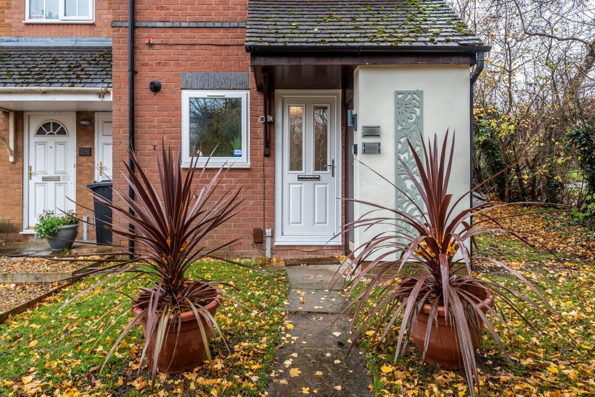 Worcester Fabulous Cherry Tree Mews Self Check In Dogs Welcome By Prior Arrangement , 2 Double Bedrooms ,Super Fast Wi-Fi, With Free Off Road Parking For 2 Vehicles Near Royal Hospital And Woodland Walks Екстериор снимка